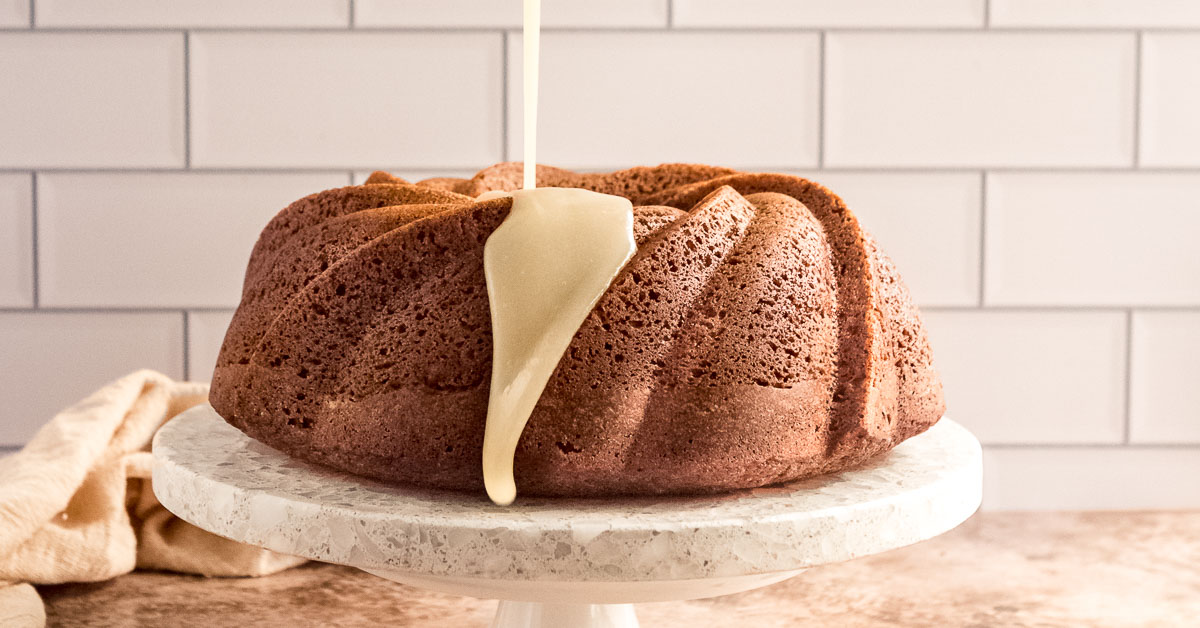 Easy Holiday Gingerbread Bundt: Your Showstopping Bakery Look